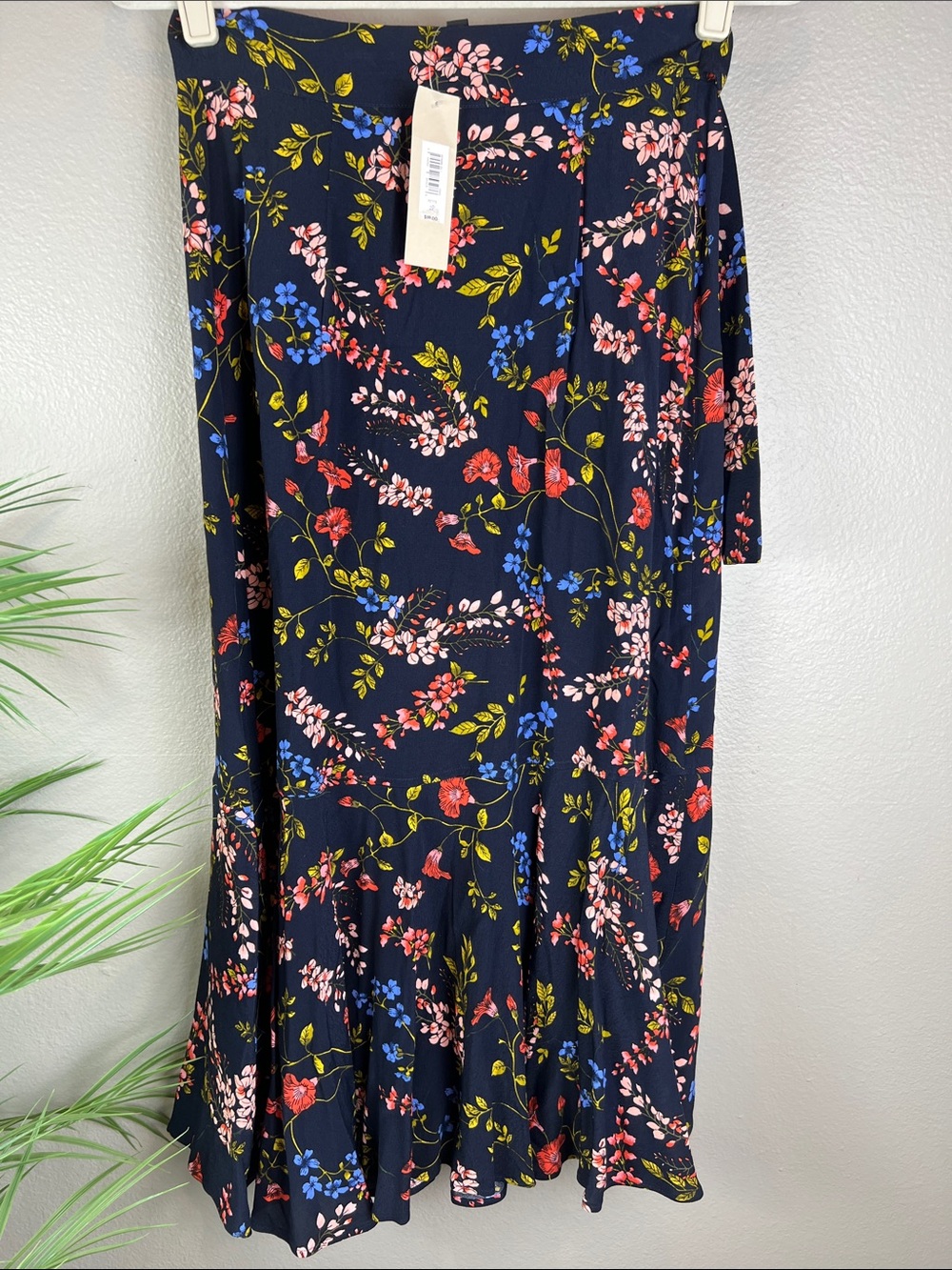 NWT Banana Republic | Midi Wrap Skirt Navy Floral Petite 2 - Picture 7 of 13